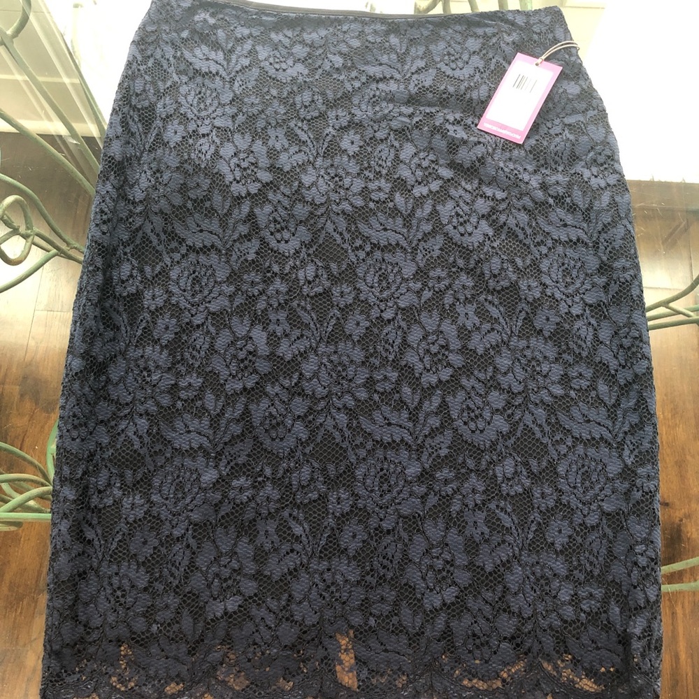 Vince Camuta Navy stretch Lace skirt (6)